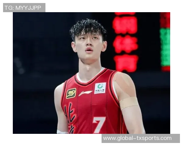 曾凡博上场即紧逼布克遭吹防守犯规展现CBA防守强度 曾凡博上场即紧逼布克遭吹防守犯规展现CBA防守强度