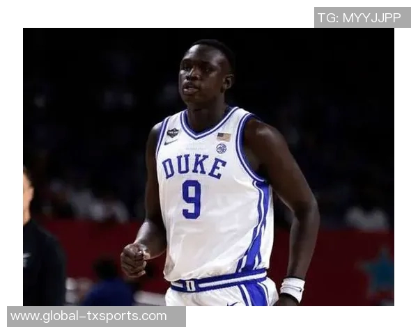 马卢阿奇篮下强势接球转身进攻成功完成21精彩瞬间 马卢阿奇篮下强势接球转身进攻成功完成21精彩瞬间