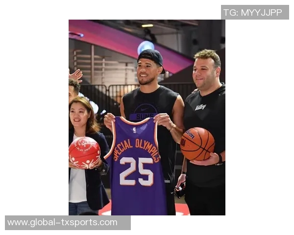 布克谈NBA中国赛意义强调篮球无国界与中国球迷的热情支持 布克谈NBA中国赛意义强调篮球无国界与中国球迷的热情支持