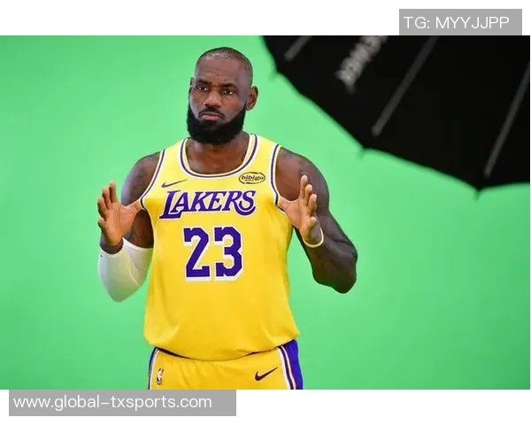 詹姆斯本周将与南湾湖人队合练今日未安排训练活动 詹姆斯本周将与南湾湖人队合练今日未安排训练活动