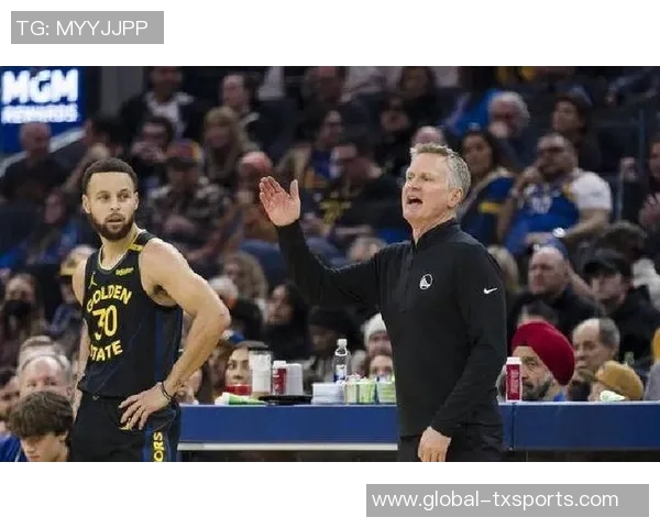 大范甘迪称库里在与球迷互动和场外表现方面无人能敌 大范甘迪称库里在与球迷互动和场外表现方面无人能敌